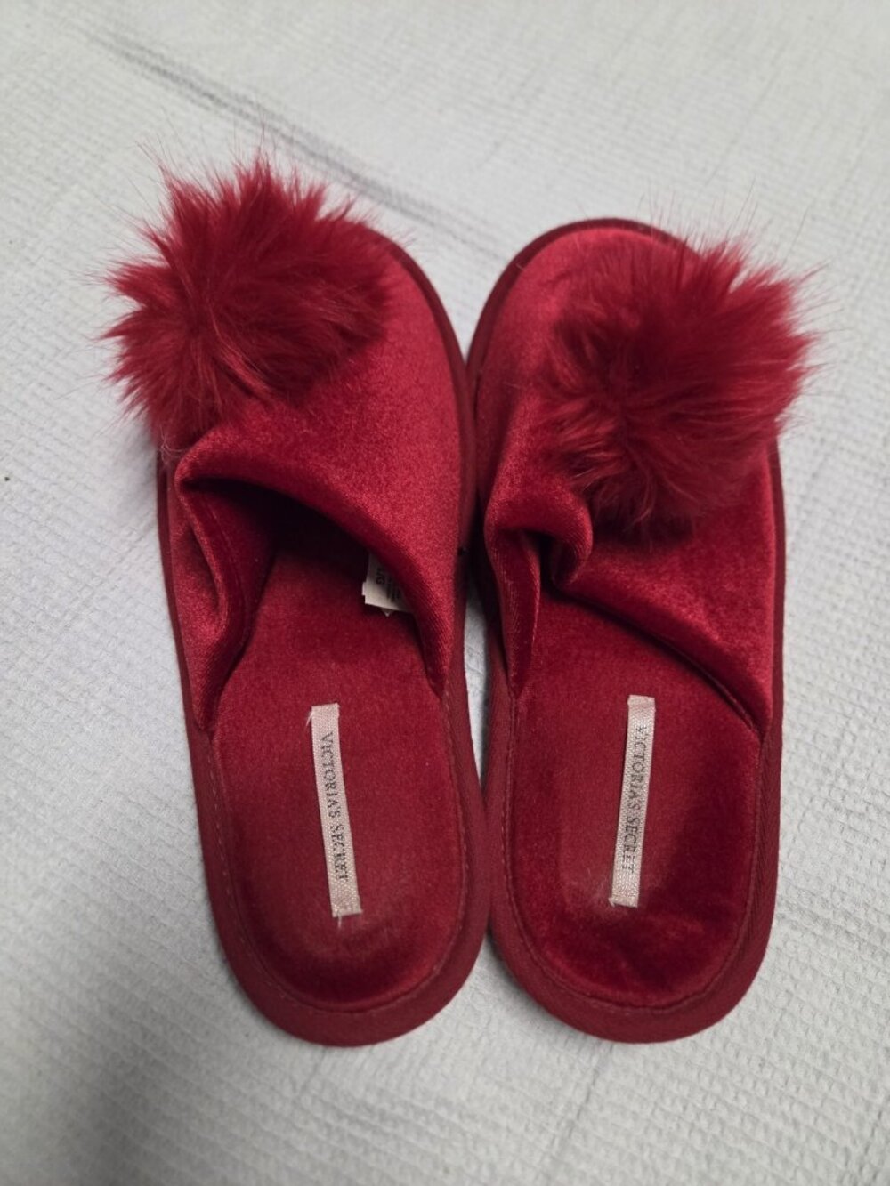 Victoria's Secret Red Faux Fur  Pom-Pom Slippers Size Large Holiday Gift